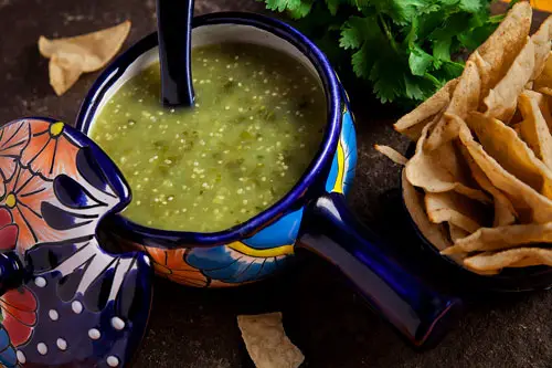 Salsa Verde acompañada con totopos